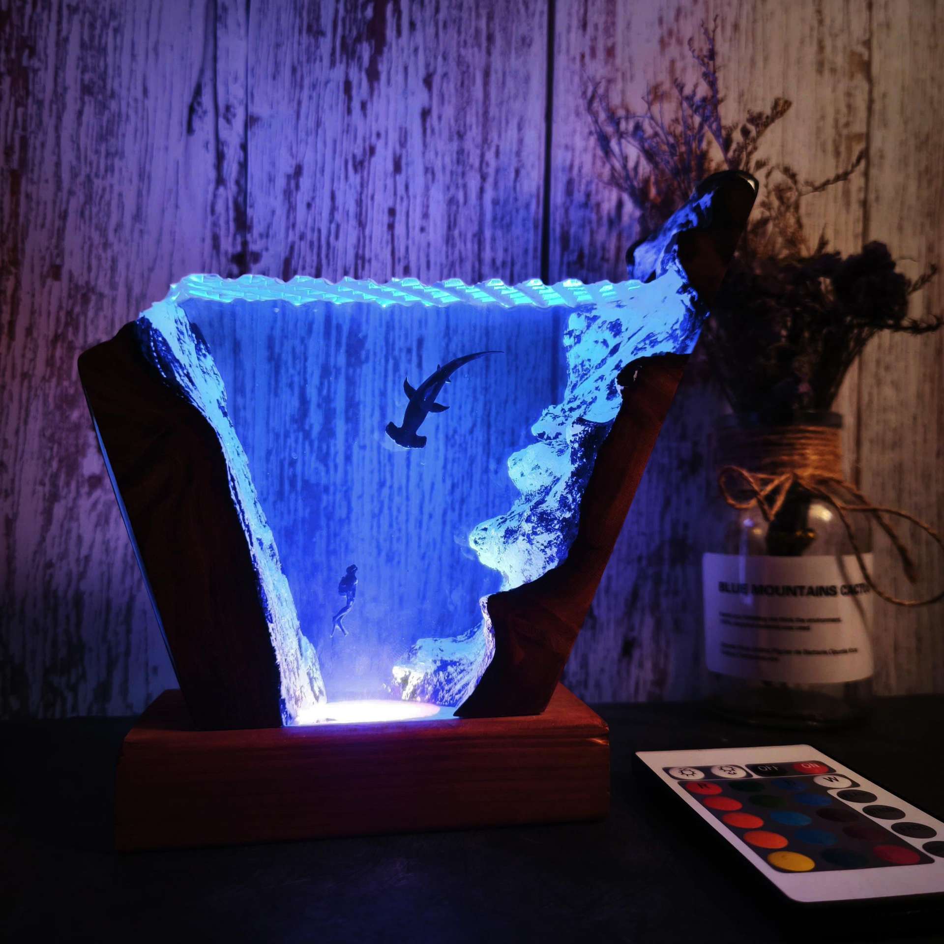 Resin Art Gift For Wedding - Ornamento luminoso a forma di squalo